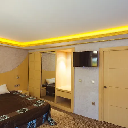 Hotel Grand Ambiance 3*