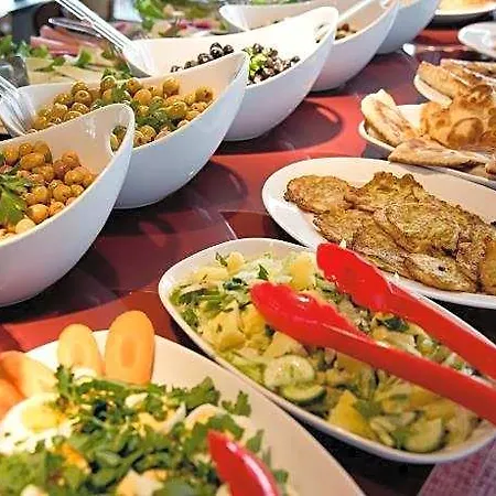 Grand Ambiance מלון